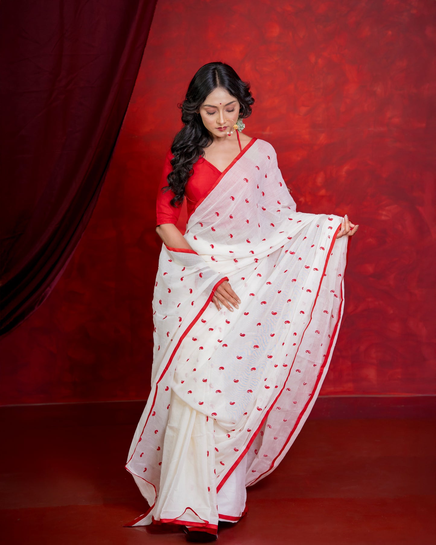 Handwoven White & Red Kolka Motif Cotton Saree