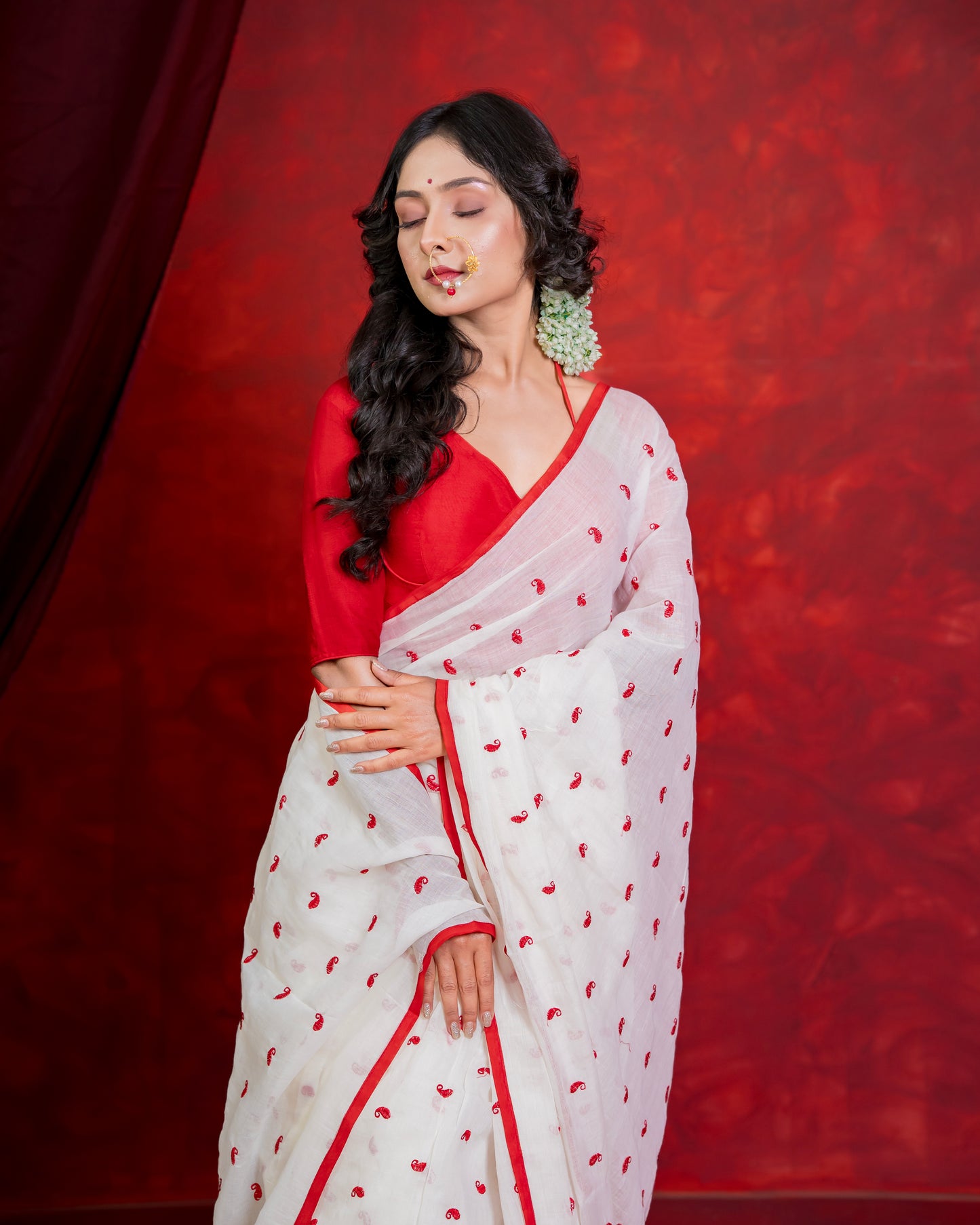 Handwoven White & Red Kolka Motif Cotton Saree